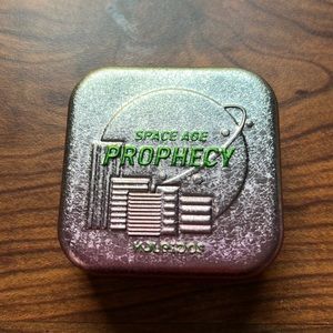 Kaleidos makeup highlighter